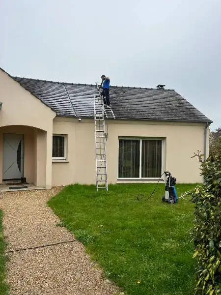 Toiture réalisée par Moïse Fortin, couvreur à Poigny-la-Forêt