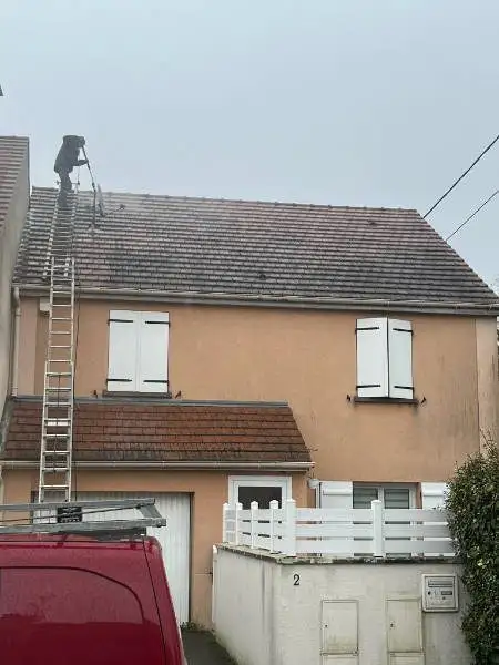 Nettoyage & démoussage de toiture dans les Yvelines (78) — chantier réalisé par Moïse Fortin