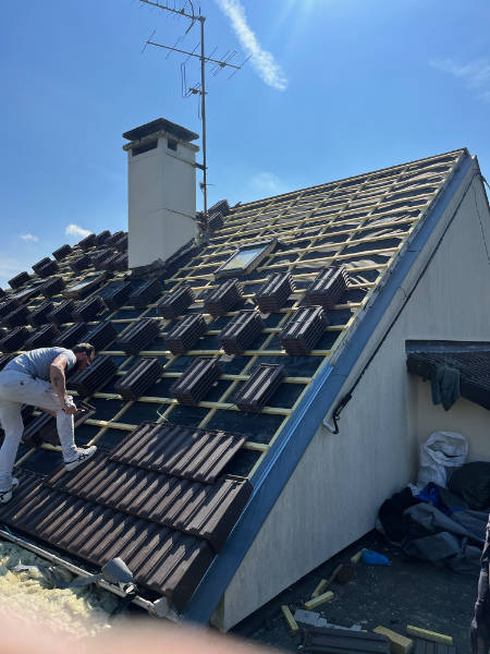 Installation d'une toiture neuve sur un toit dans la commune de Gazeran
